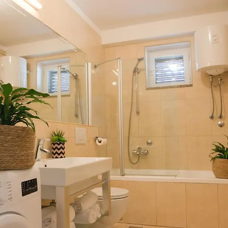 Sandra Gostinjska kuća 3*