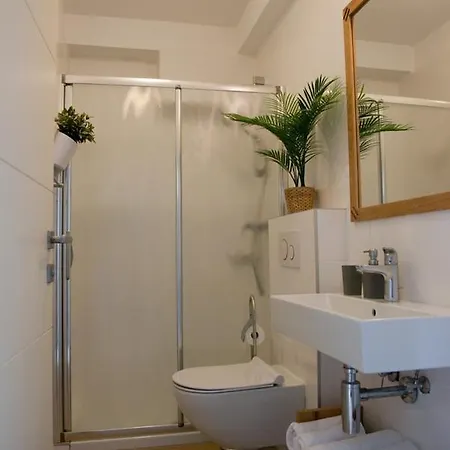 Sandra ゲストハウス 3*