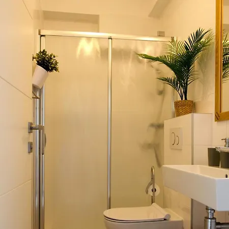 Sandra בית הארחה