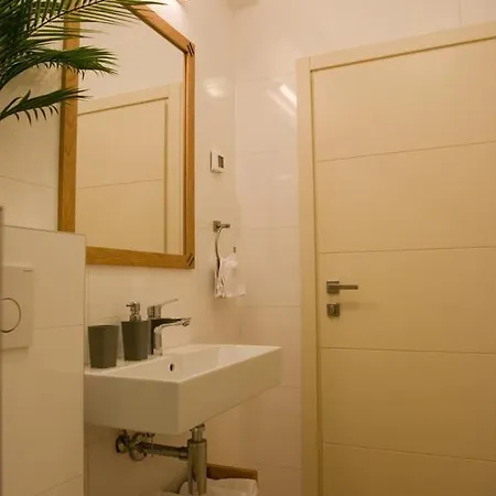 Sandra בית הארחה 3*