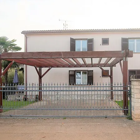 בית הארחה Sandra פורץ